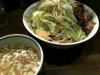 「豚入りザルラーメン大（950円）」@ラーメンアキラの写真