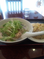 「鳥ヤサイソバとチャーハンのセット 750円」@金華楼の写真