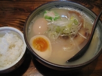 「桜塩そば 並[700円]+味玉[100円]+ライス[50円]」@中華ソバ 櫻坂の写真