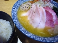 「純鶏白湯（780円）+中盛り（50円）+ミックスチャーシュー（2」@麺屋 一燈の写真