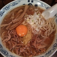 「二葉流徳島県ラーメン 豚の三枚肉&生卵付き（￥750）」@二葉 天沼店の写真