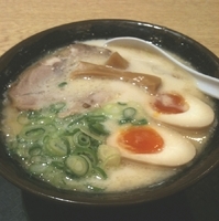 「味玉らーめん（白）」@楽麺屋の写真