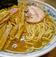 「ラーメン（大:300g） ￥650」@大勝軒 十五夜 新宿御苑店の写真