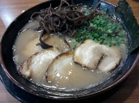 「チャーシュー麺+小ライス+瓶ビール」@博多長浜らーめん ぼたんの写真