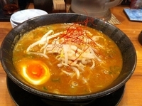 「牛すじカレーラーメン」@○天の写真