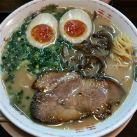 「とんこつラーメン（￥650）味付玉子（￥100）」@萬福本舗の写真