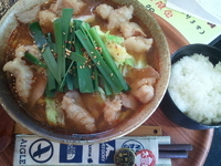 「ホルモンラーメン（チゲ・辛口）+小ライス」@串焼き BAR 豚兵衛の写真