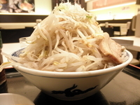 「角ふじ麺+中盛（250g）+ヤサイ増し 「700円+無料+無料」」@大勝軒 麺屋こうじの写真