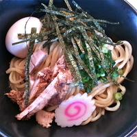 「油そば（焦がし玉葱￥500→12:30〜1:00のタイムサービス」@蜻家 三鷹下連雀店の写真