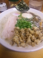 「とろりそば【750円】、味玉【100円】、とりかわ【100円】」@つけめん 三三㐂の写真