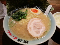 「ラーメン並み650円+餃子350円+半ライス100円」@壱八家 弘明寺店の写真