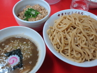 「つけぶと（大盛） と、ボンジリ鶏かわ丼250円」@中華そば ふくもりの写真