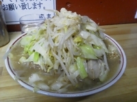 「並肉二倍ヤサイニンニクマシ」@自家製太麺 ドカ盛 マッチョ 難波千日前店の写真