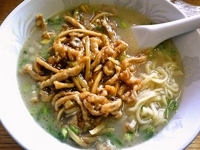 「鶏湯肉絲麺」@金石餃子店の写真