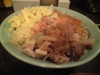 「まぜそば（ヤサイニンニク）+チーズ」@麺や あかつきの写真