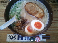 「豚骨醤油 味玉入り+餃子（餃子サービス券使用）」@でびっと 中延店の写真