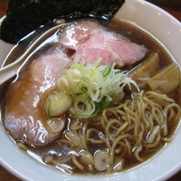 「限定・にんにく生姜の中華そば+替え玉・かため 700円+100円」@らーめん・つけめん いつ樹の写真