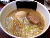 「煮干しそば（麺半分）+麺少なめサービス味玉」@麺家 一鶴の写真