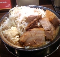 「しょうゆラーメン+麺大盛+豚増し+にんにく+あぶら」@製麺所 豚とこむぎ 2號の写真