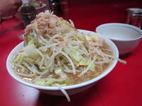 「小豚（ヤサイニンニクアブラ）+生卵」@ラーメン二郎 西台駅前店の写真