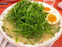 「コク旨九条ネギ味玉ラーメン」@ラーメン魁力屋 市ヶ尾店の写真