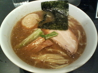 「醤油らーめん（サービス麺大盛+特別サービス味玉）」@麺喰屋 澤 水道橋店の写真