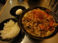 「紅ラーメンガッツリセット+バラ増し 980+200=1180円」@麺創研 紅 府中の写真