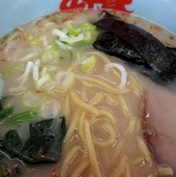 「塩ラーメン（あぶら抜き、麺硬め） 590円」@ラーメン山岡家 東金店の写真