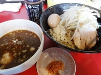 「つけ桜（麺・ヤサイ半分）+ニンニク+麺少なめサービス味玉1個」@麺や 唯桜の写真