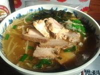 「炊き出し（風）塩らーめん（肉増し）※気仙沼で作った風」@塩らーめんあいうえおの写真