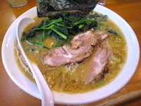 「ラーメン（大盛）+ほうれん草」@らーめん 㐂輪の写真