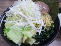 「ラーメン（中）・キャベツ・ネギ」@家系らーめん 武蔵家 川越店の写真