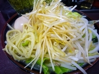 「ネギ塩ラーメン[メンカタメ]（800円）+開店サービス[味付玉子」@壱成家 柏店の写真