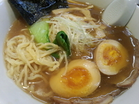 「にぼしラーメン+味玉」@真ごころラーメン竹の写真