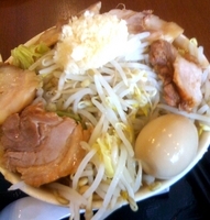 「大豚増し+野菜+ニンニク+タマゴ」@ジャンクガレッジ イオンレイクタウンmori店の写真