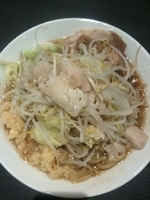 「ラーメン+全部増し」@ジャンクガレッジ 東京ラーメンストリートの写真