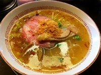 「中崎壱丁塩らーめん（エビ油付き）麬1号麺 肉ソバ+ライス（適当に」@麬にかけろ 中崎壱丁 中崎商店會1-6-18号ラーメンの写真