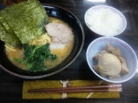 「ラーメン並み 麺カタメ【650円】 まかない玉子【50円】 まか」@横浜家系らーめん 武術家の写真