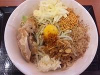 「特製まぜそば（中）（ニンニク、チーズ） ￥1050」@ジャンクガレッジ イオンレイクタウンmori店の写真