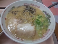 「ラーメンCセット+替え玉×2」@筑豊ラーメン 山小屋 Mr.MAX土井店の写真