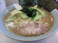 「中盛りラーメン700円」@横浜ラーメン庄家の写真