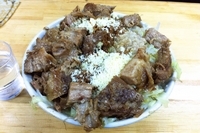 「まぜそば中+豚トリプル」@自家製太麺 ドカ盛 マッチョ 難波千日前店の写真