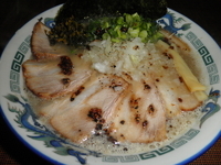 「ちゃーしゅーらーめん750円+豚ベース150円」@ちゃーしゅーらーめん 梅の家の写真