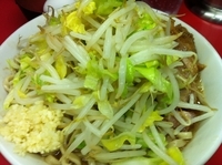 「小ラーメン豚入り（750円）+生卵（50円）」@ラーメン二郎 桜台駅前店の写真