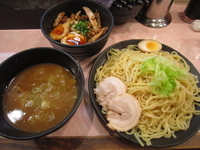 「つけ麺+チャーシュー丼」@虎魂食堂の写真