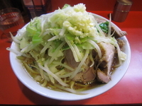 「豚入りラーメン（ヤサイ、ニンニク）」@ラーメン二郎 仙川店の写真