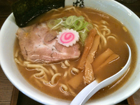 「魚介豚骨らぁ麺（太麺）780円+ライス（サービス）+キムチ（サー」@らぁ麺 汁八番の写真