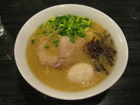 「味玉らーめん+替え玉:600円+100円」@三代目 豚の親方! 総本店の写真