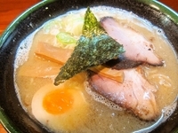 「まる重らーめん・白（焼豚2枚）（750円）」@柳麺まる重の写真