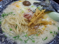 「ホルモンメン+味玉」@屋台ラーメンとんこつ貴生 稔台店の写真